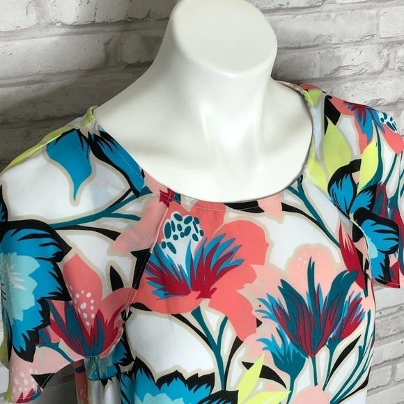 Worthington floral flutter sleeve blouse, small - Picture 2 of 7